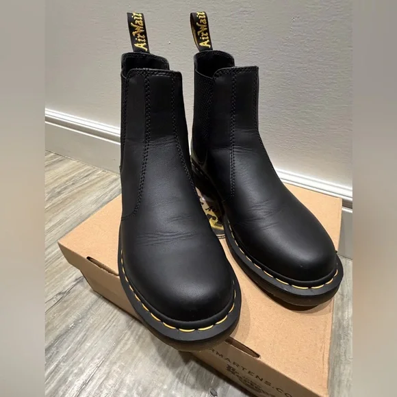 Dr. Martens 2976 Chelsea Boots 🥾 - Picture 8 of 16